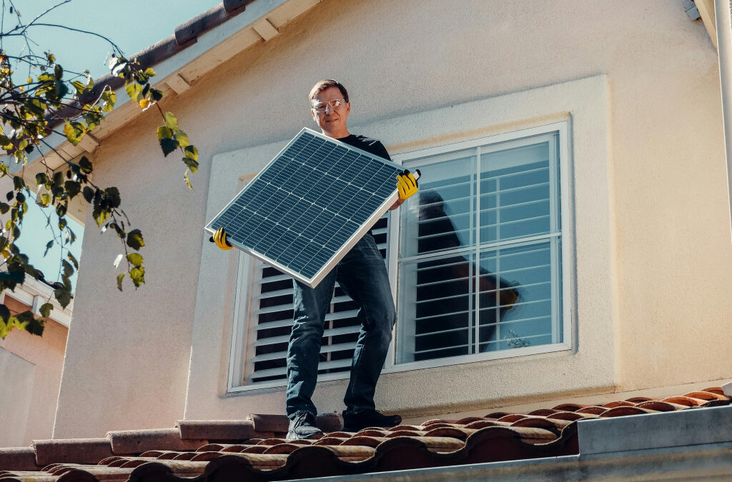 Comment maximiser la durée de vie de vos panneaux solaires grâce à l’entretien