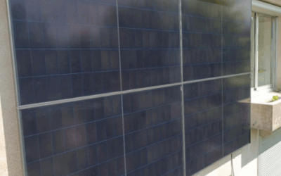 Installation en façade – Kit solaire avec 4 panneaux AIKO 440W + HMS2000