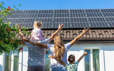 Combien de panneaux solaires pour alimenter une maison ? Guide complet 2026