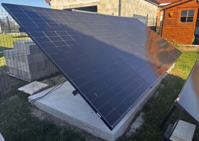 Installation au sol – 4 panneaux 500W pour le grand gagnant du concours Tesla Riviera